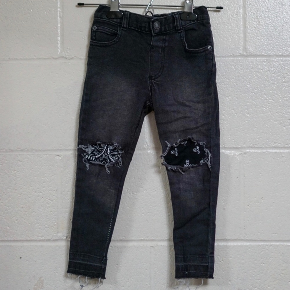 CUSTOM BANDANA KNEE BLOWOUT JEANS